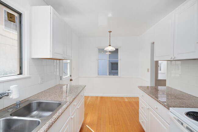 Building Photo - 1024 14th St