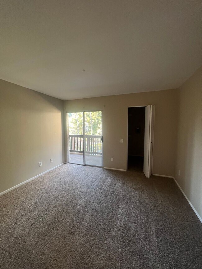 Building Photo - 1 Bedroom Condo in Mission Valley