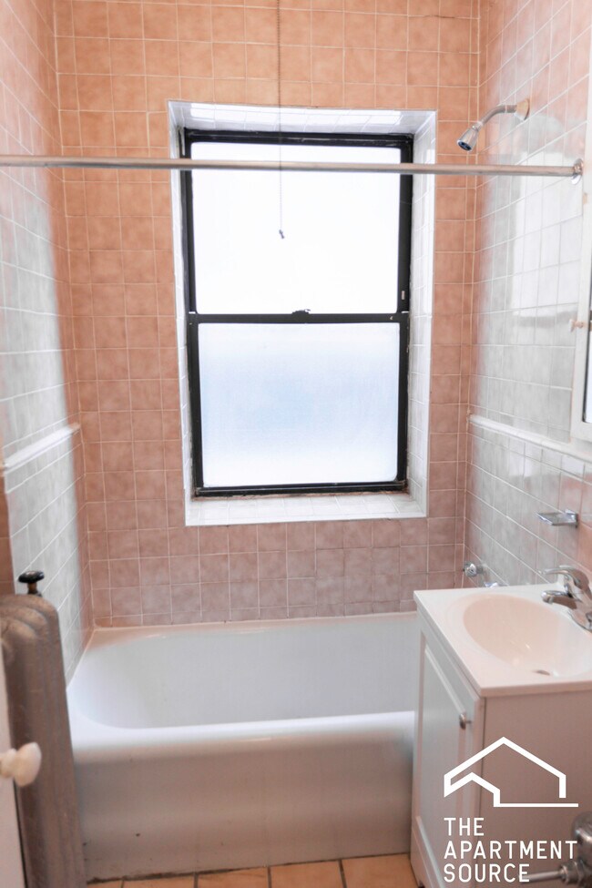 Foto del edificio - 540 W Briar Pl
