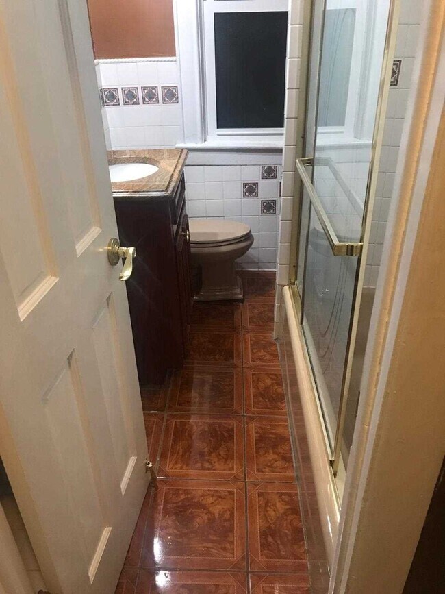 Building Photo - 5 May St