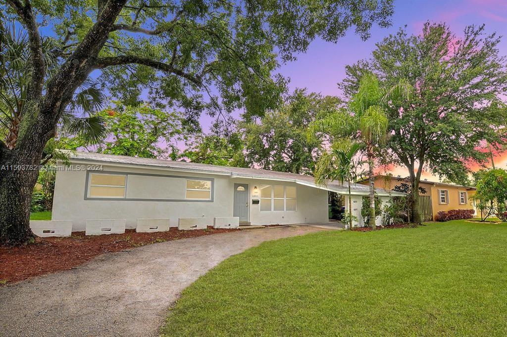 Foto principal - 6880 SW 5th Ct