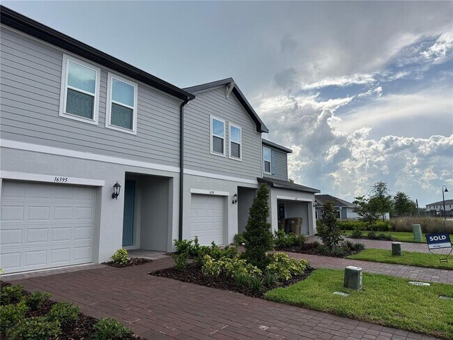 Foto del edificio - 16395 Bird of Paradise Ave
