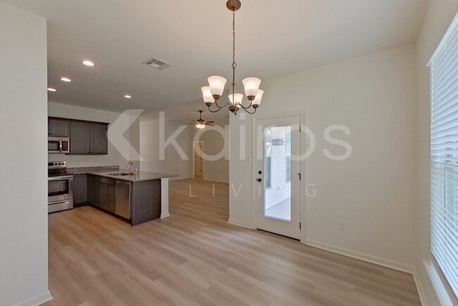 Building Photo - 121 Salvat Dr