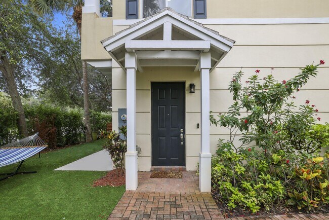 Building Photo - 616 NW 38th Cir