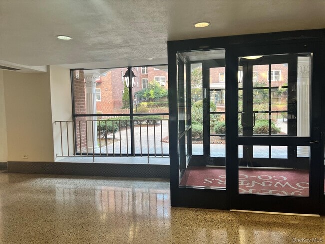 Building Photo - 105-38 63rd Dr