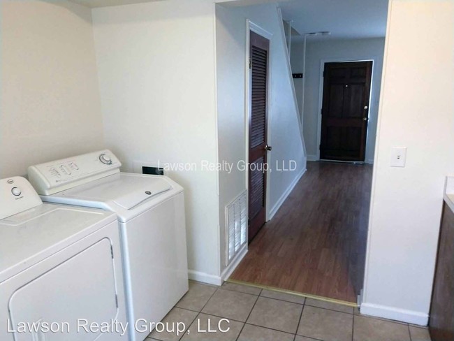 Building Photo - 821 Apperson Dr