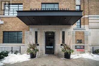 Building Photo - 505 Richmond St W