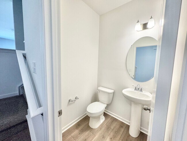 Foto del edificio - 4 br 3.5 ba home Located just off I-85, Kensington provides convenient access to shopping and dining