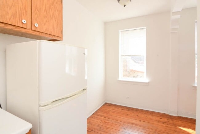 Foto del edificio - 4060 N Kenmore Ave