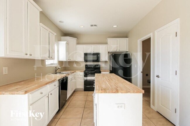 Building Photo - 7111 N 27th Ln