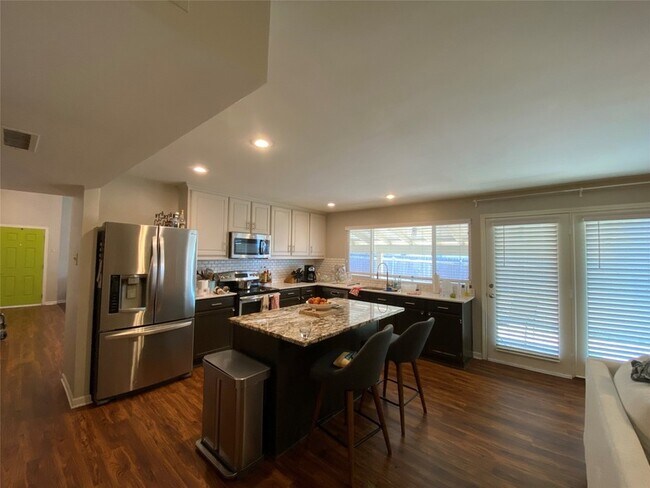 Foto del edificio - 3003 Scott Mill Rd