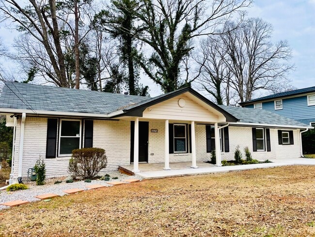Building Photo - 2272 Collier Dr