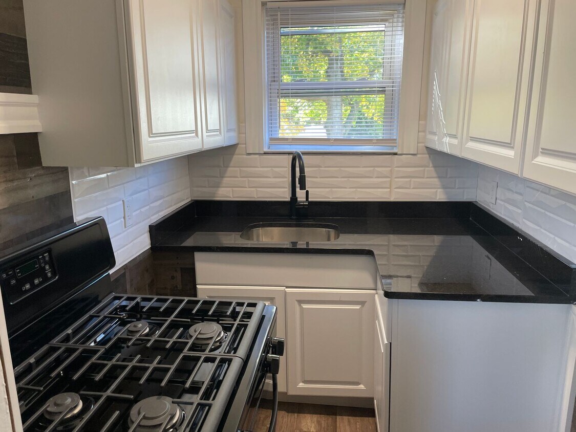 Foto principal - 994 -996 Douglas Avenue