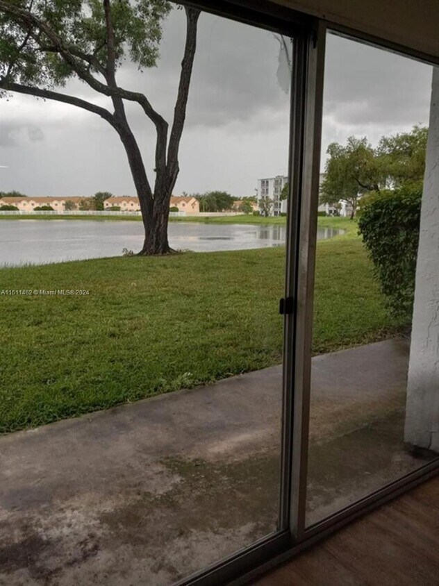 Foto principal - 8600 N Sherman Cir