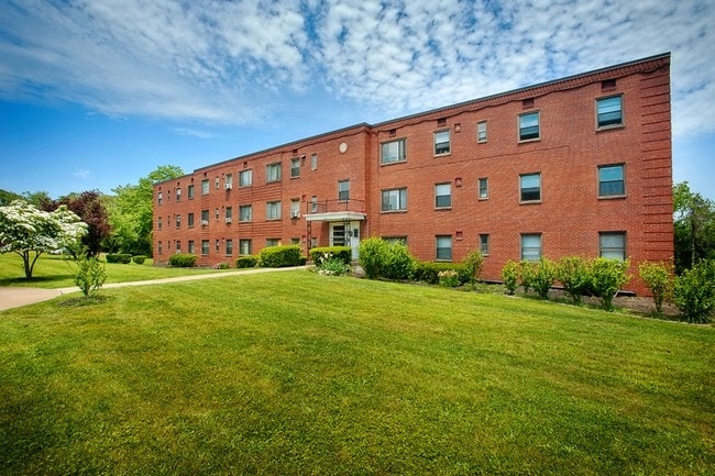 Hoodridge Court - Hoodridge Court Apartments and Townhomes