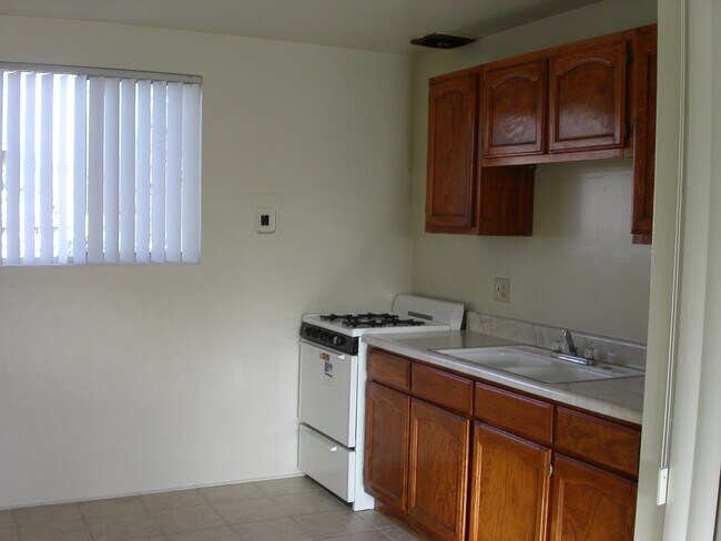 Building Photo - 3020 E Mariquita St
