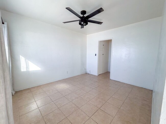 Foto del edificio - 408 S The Strand