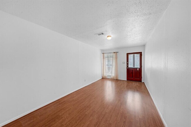 Foto del edificio - 6314 Sheringham St