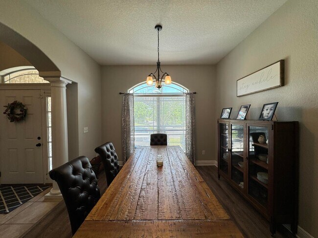 Building Photo - 202 Pinque Coat Ct