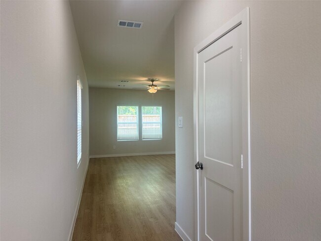 Building Photo - 7942 Alset Dr
