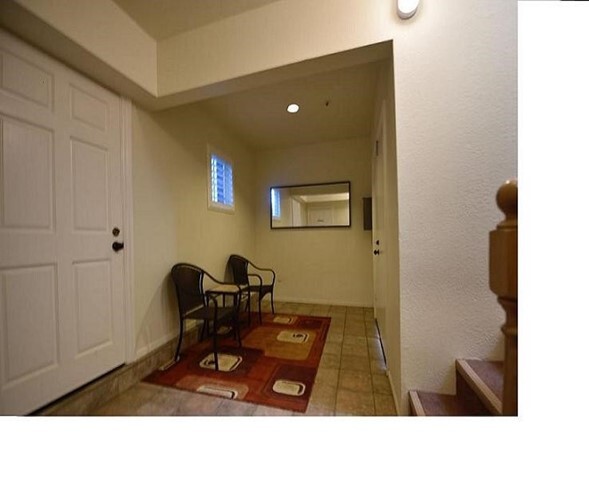 Building Photo - 102 Avenida Lucia