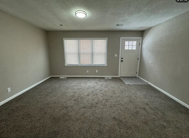 Foto del edificio - 10620 Oakland Ave
