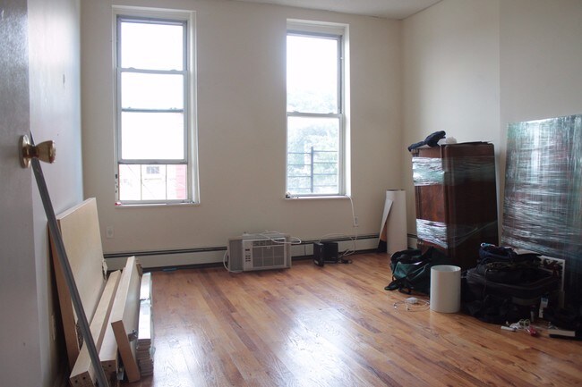 Foto del edificio - 784 Nostrand Ave