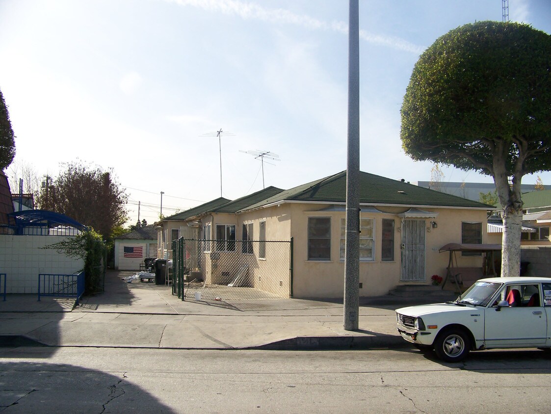 Foto principal - 511 N La Brea Ave