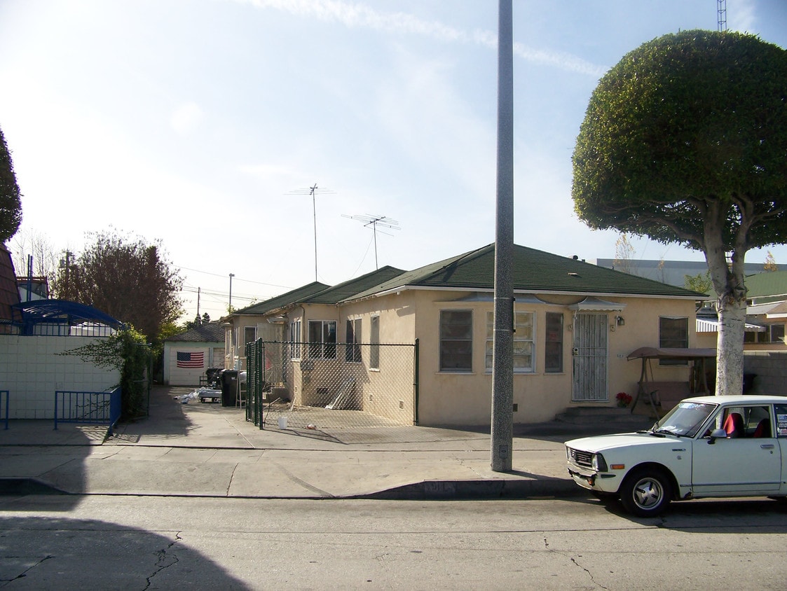 Primary Photo - 511 N La Brea Ave