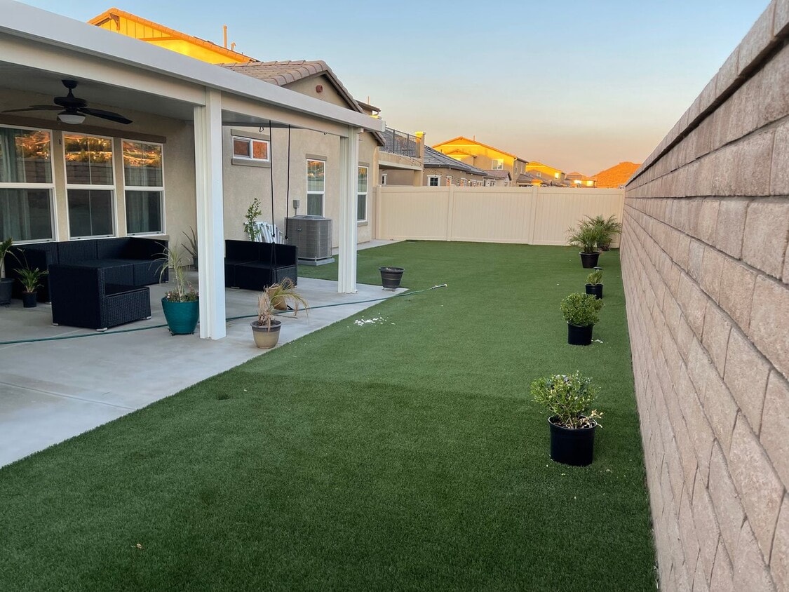 Building Photo - 28621 Yarow Way