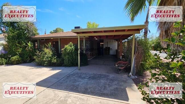 Foto del edificio - Prince Rd & Tyndall - 3 Bedroom and 2 Bath...