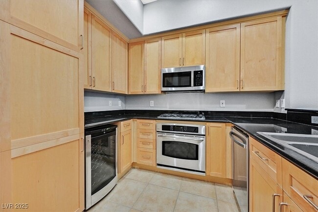 Building Photo - 56 E Serene Ave