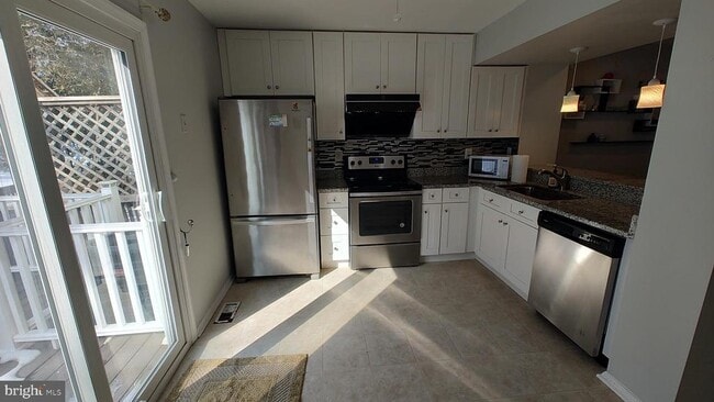 Building Photo - 3 Jack Pine Pl