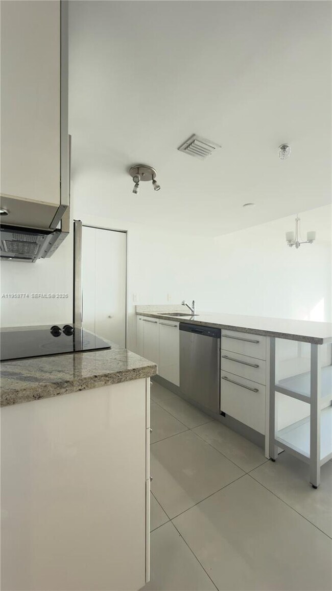 Foto del edificio - 185 SW 7th St