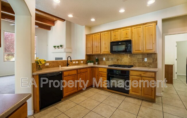 Foto del edificio - 8736 Desert Fox Way NE