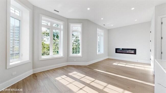 Building Photo - 4023 S Vincennes Ave