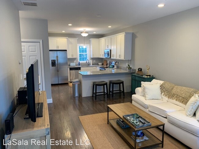 Building Photo - 2 br, 2 bath House - 35 Ringgold Street Un...