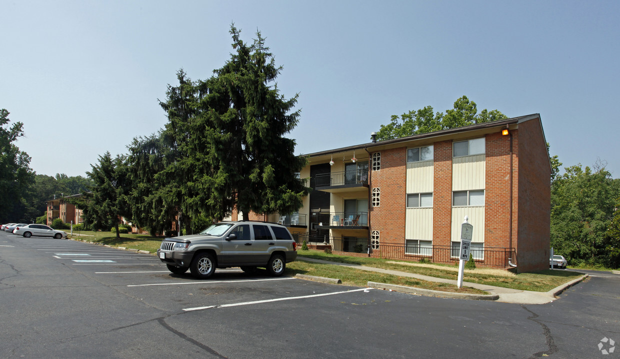 Primary Photo - Creekside Manor Apartments