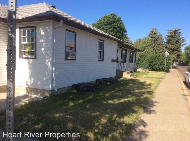 Building Photo - 145 10th Ave W