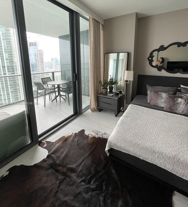 Foto del edificio - 650 NE 32nd St