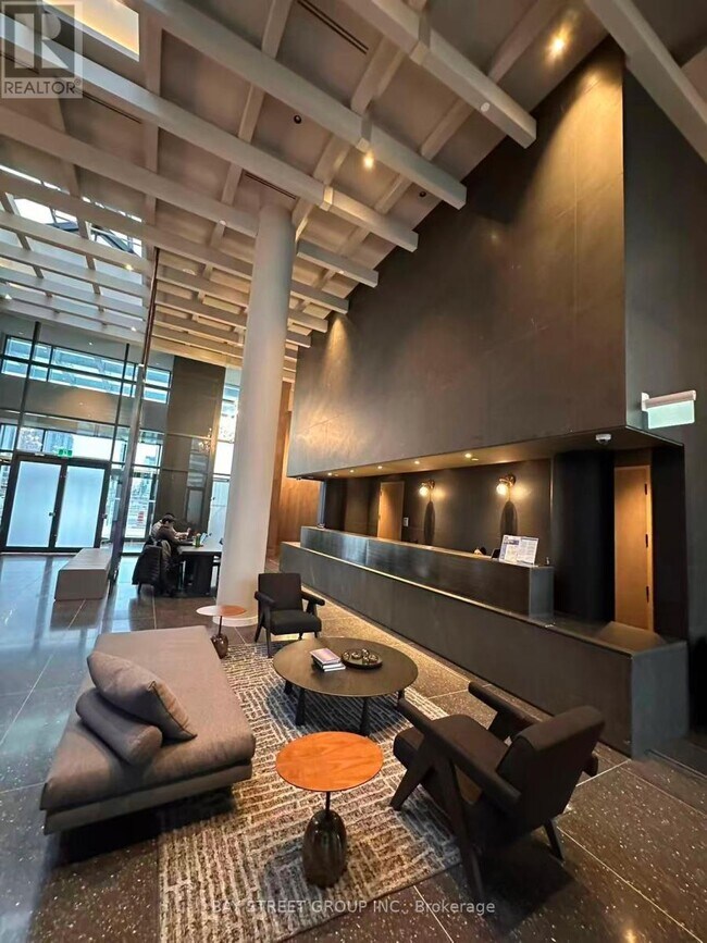 Photo du bâtiment - 8 Interchange Wy