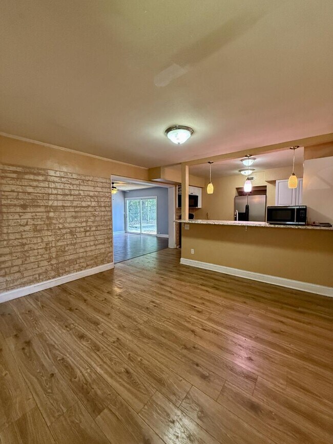 Foto del edificio - 4 bedroom in Jacksonville FL 32210