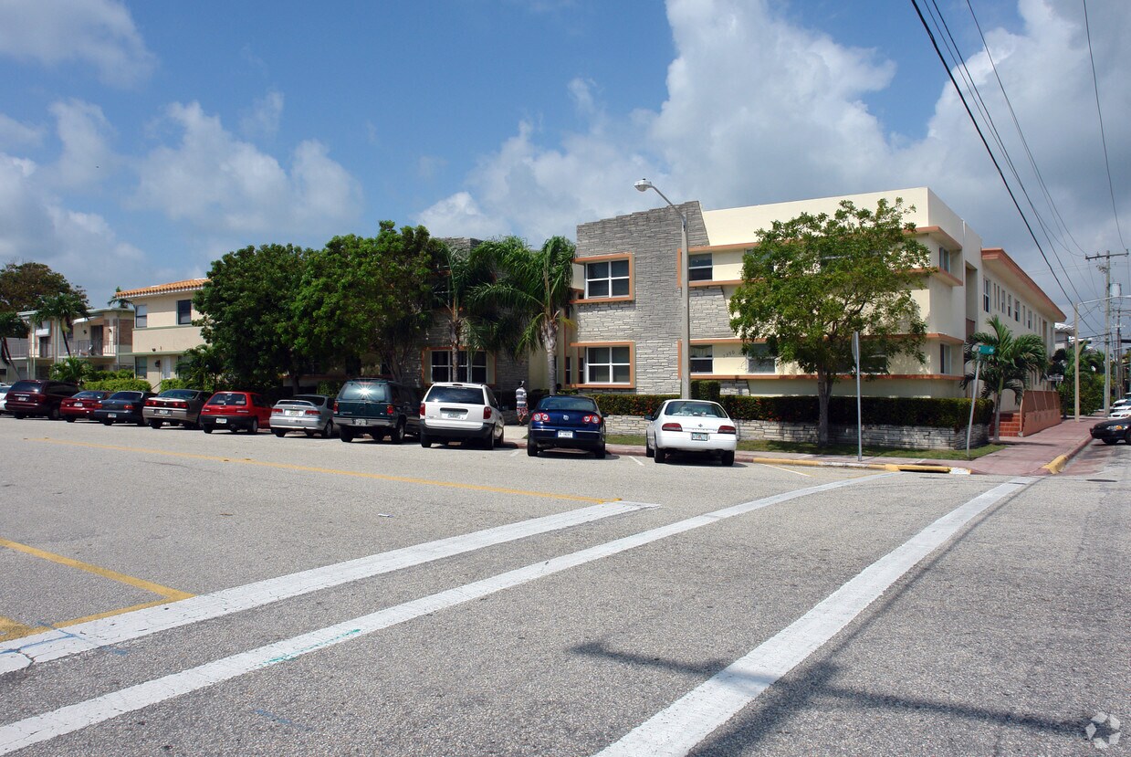 Building Photo - 7344-7350 Byron Ave