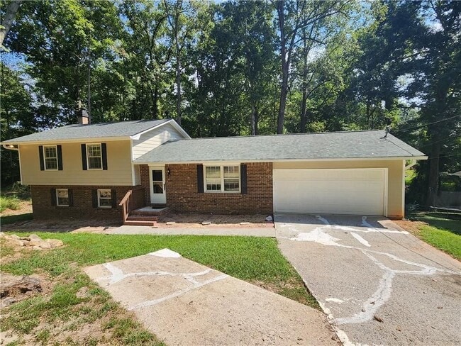 Building Photo - 1744 Oak Ridge Way NW