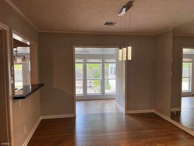 Foto del edificio - 4 br, 3 bath House - 1013 Walton Dr