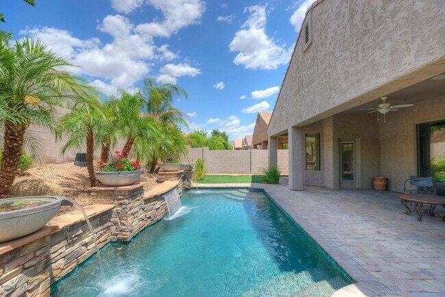 Building Photo - 7638 E Via Del Sol Dr
