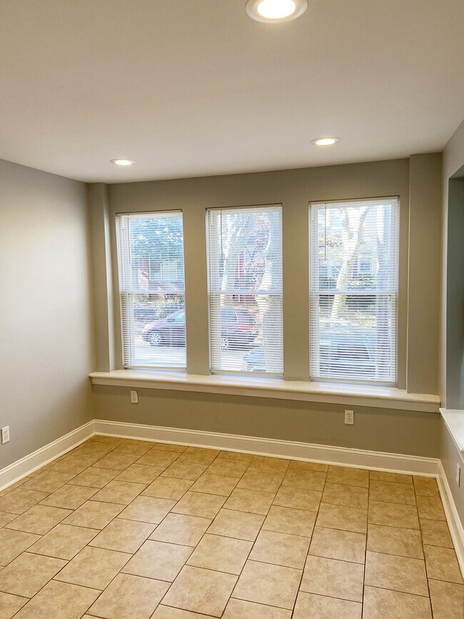 Building Photo - 5843 N Fairhill St