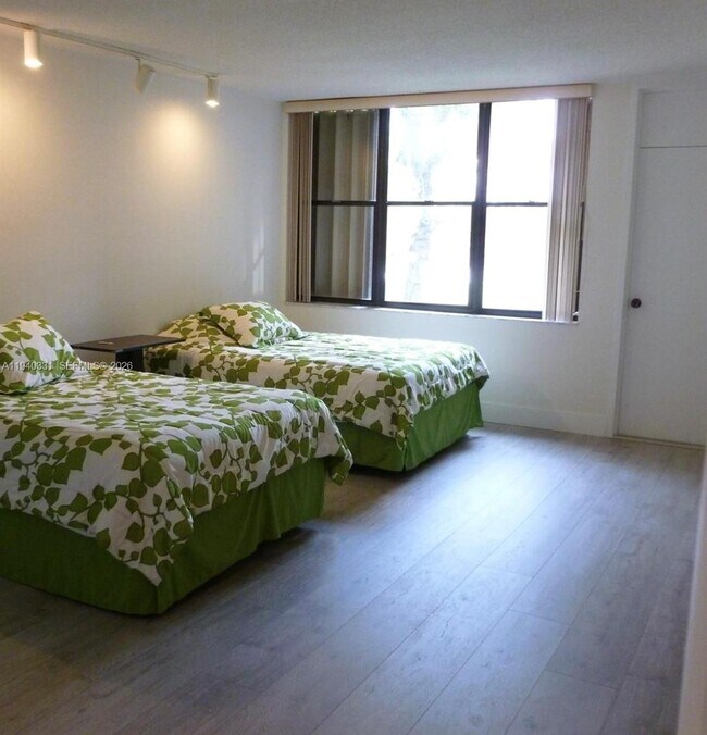 Building Photo - 16300 Golf Club Rd