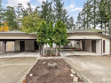 Building Photo - 850 SW Harrier Cir