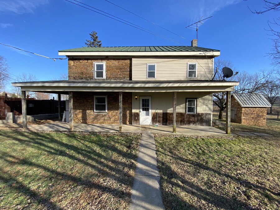Primary Photo - 256 E Evergreen Rd